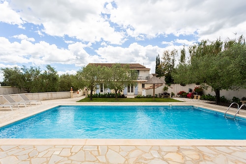 Côté Oliviers 6P - Appt avec piscine partagée
