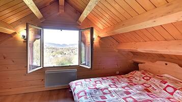 2 bedrooms, iron/ironing board, bed sheets