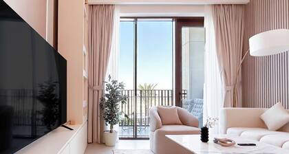 Luxury & Style at Dubai Creek 1B with balcony