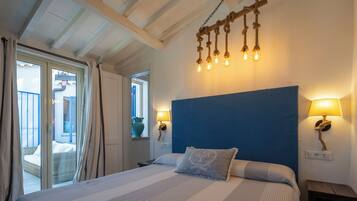 3 bedrooms, travel crib, WiFi (free)