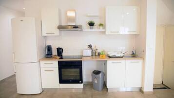 Réfrigérateur, micro-ondes, four, cafetière/bouilloire