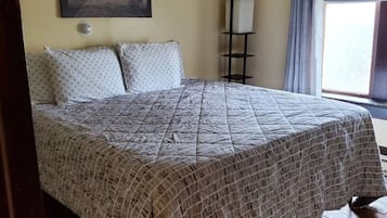 2 bedrooms, desk, iron/ironing board, travel crib