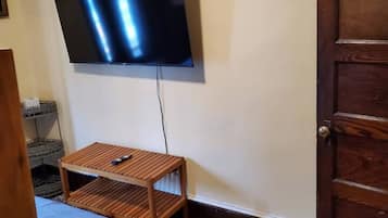 2 bedrooms, desk, iron/ironing board, travel cot