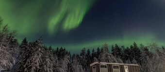 Old Pine Husky Lodge