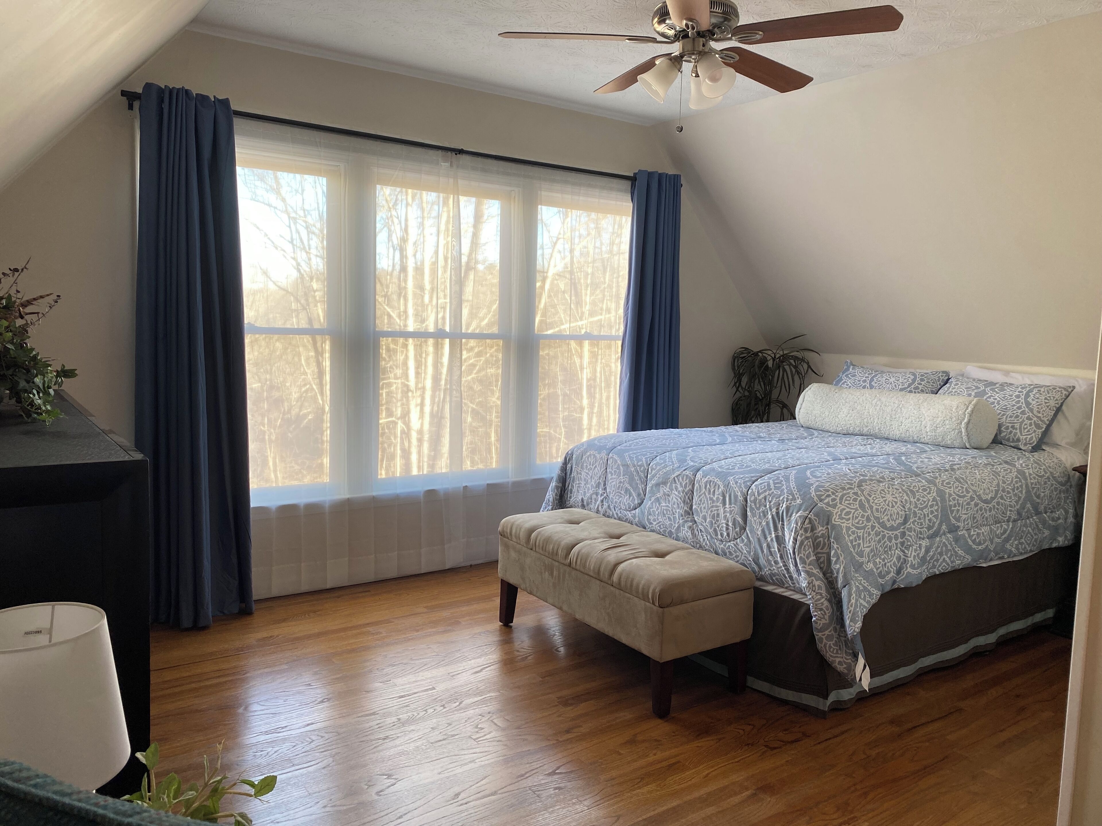 3 slaapkamers, een strijkplank/strijkijzer, gratis wifi, beddengoed