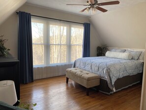 3 makuuhuonetta, silitysrauta/-lauta, ilmainen Wi-Fi, vuodevaatteet