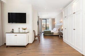 Hypo-allergenic bedding, in-room safe, desk, laptop workspace - Iris (Tbilisi)