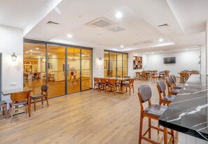 Daily buffet breakfast (USD 40 per person)