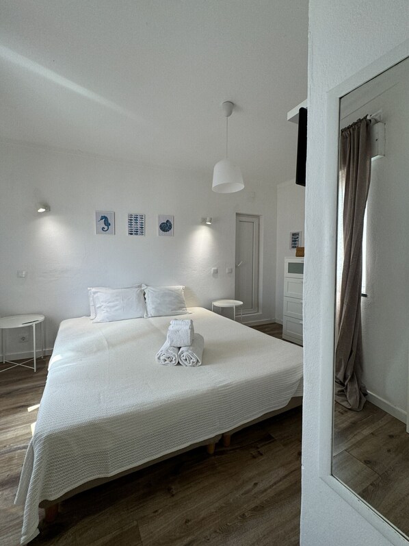 Iron/ironing board, WiFi, bed sheets