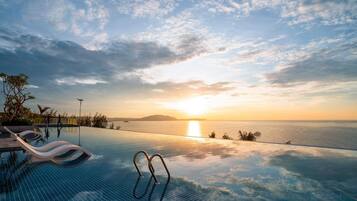 5 kolam renang outdoor, dengan pengawal renang di properti