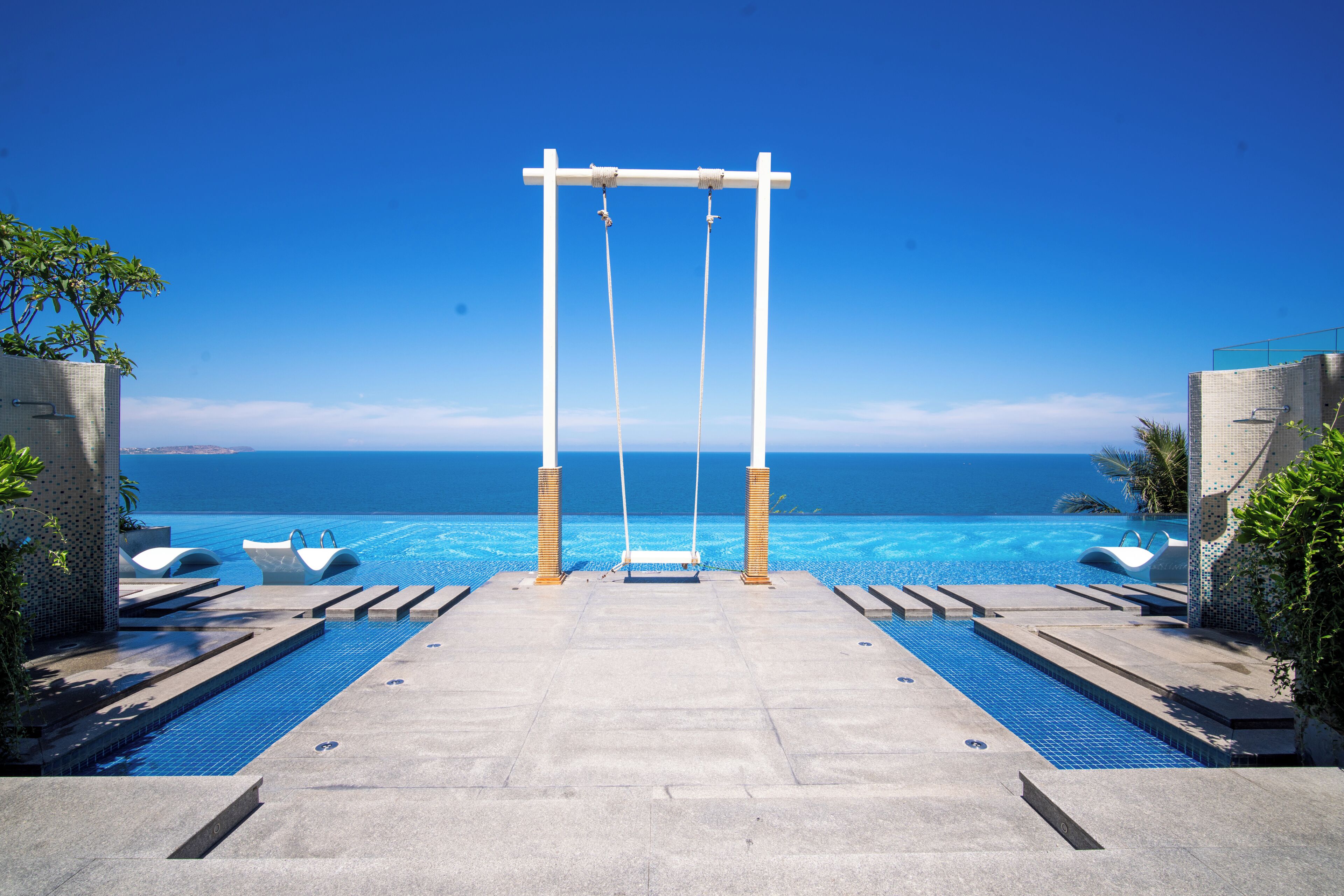 5 piscines extérieures, maîtres-nageurs sur place