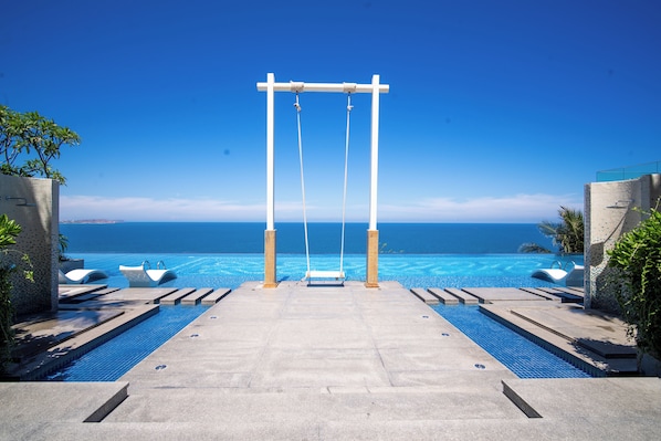 5 piscinas al aire libre, guardavidas en la propiedad