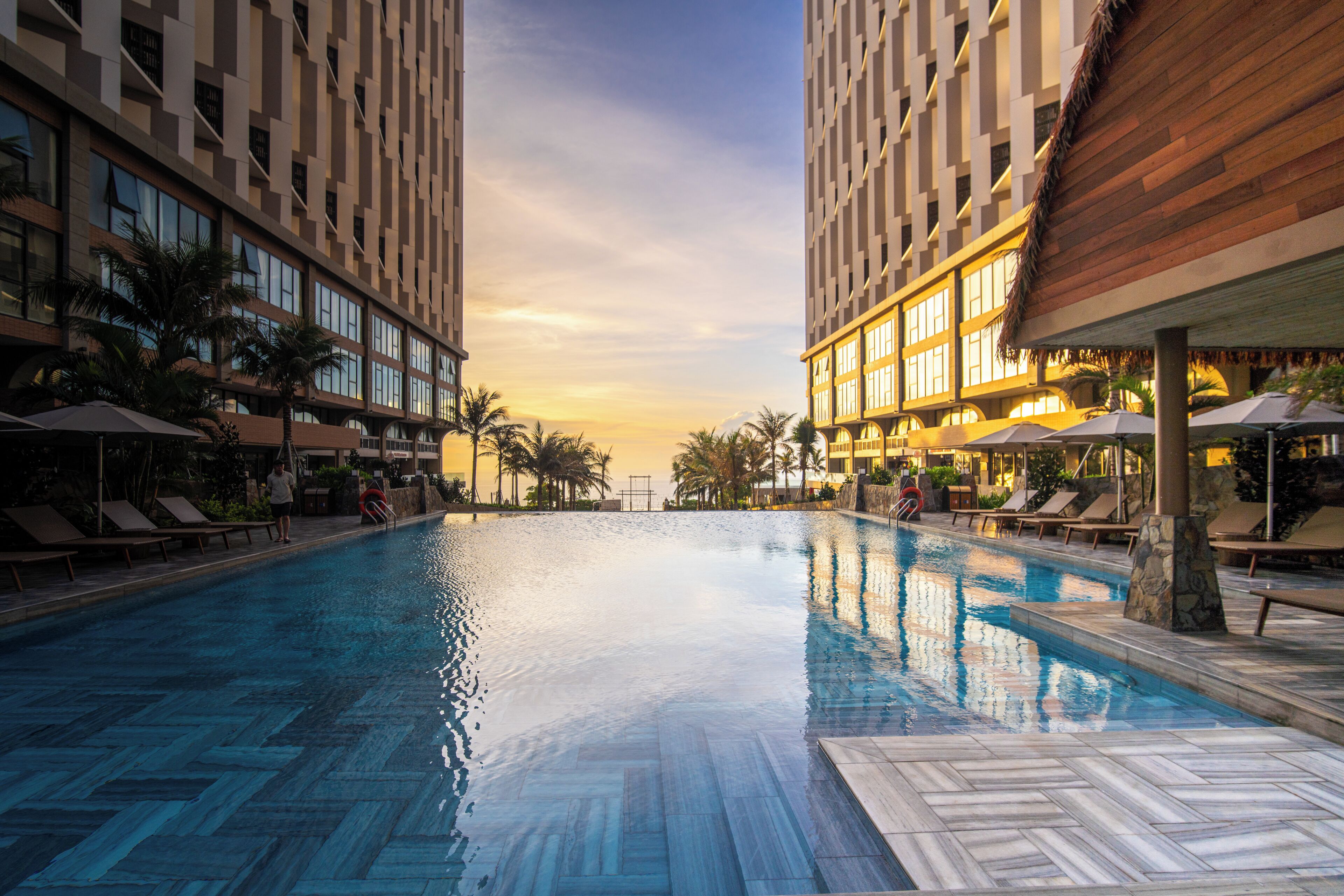 5 piscinas al aire libre, guardavidas en la propiedad