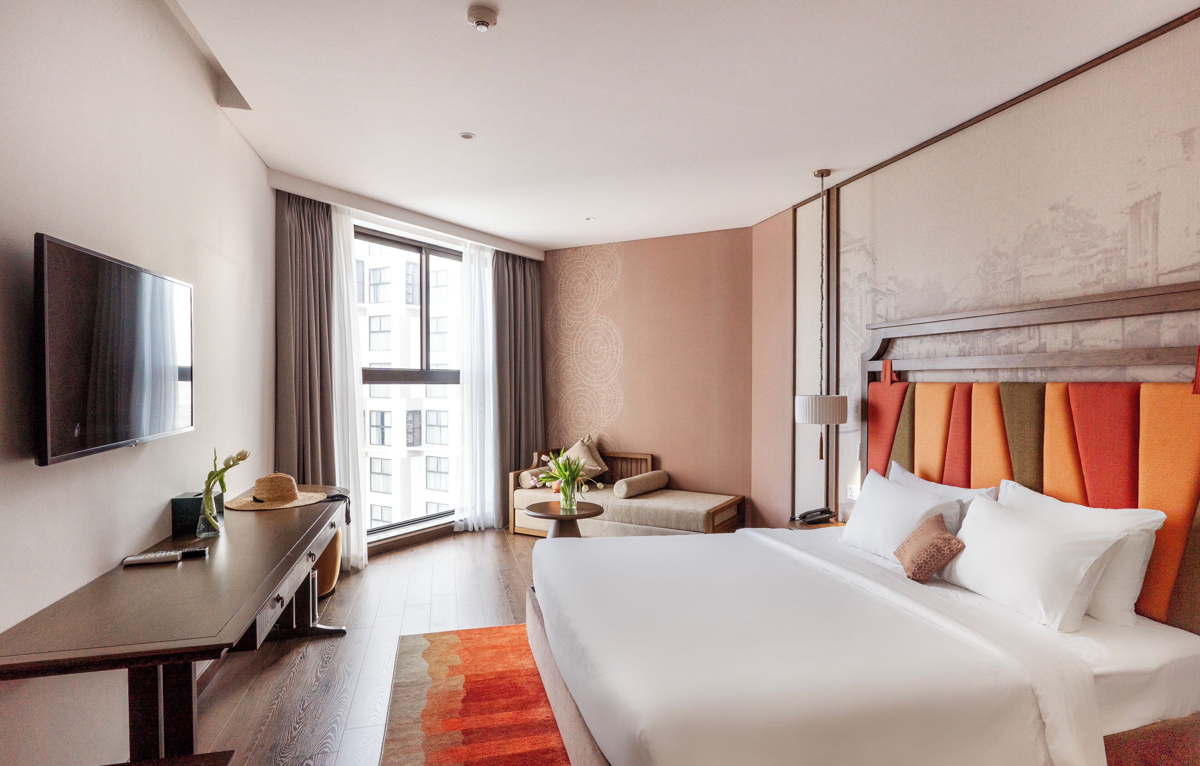 小型客房, 泳池景观 | 迷你吧、办公桌、笔记本电脑工作区、隔音