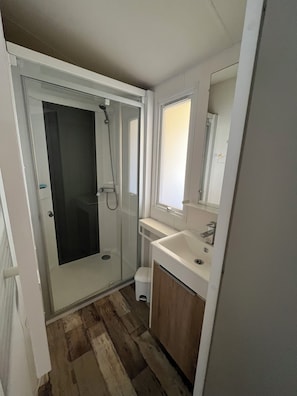 Bathroom - Comfortable mobile home  (Dolus-d'Oléron)