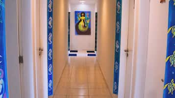 Quarto duplo superior | Escrivaninha, espaço de trabalho para notebook, Wi-Fi de cortesia