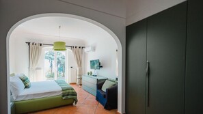 6 bedrooms, iron/ironing board, travel cot, free WiFi
