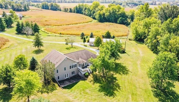 Unclassified image, 1 of 44, button - Grafton Getaway @ Countryside. Sleeps 31. Over 6,000 sq feet on 5 acres (Godfrey)