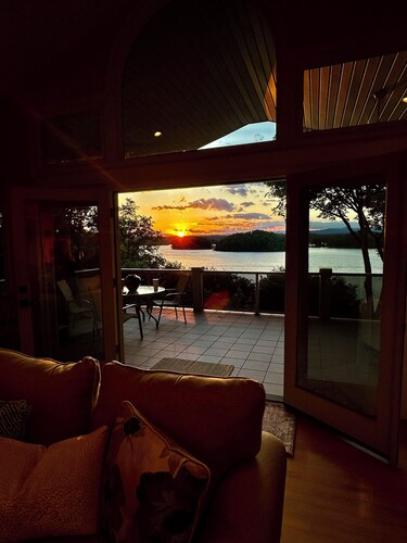 Enjoy your own slice of paradise on Lake Keowee. On the water & amazing sunsets.