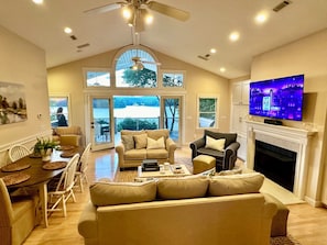 Smart-TV, Kamin, Tischtennisplatte, Stereoanlage