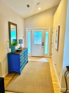 Interior - Enjoy your own slice of paradise on Lake Keowee. On the water & amazing sunsets. (Six Mile)