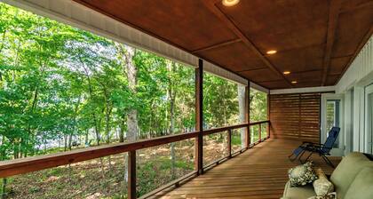 Lakefront & Lakeview Getaway on Beaver Lake, 2 Kayaks, Blkstone & Wine/CoffeeBar