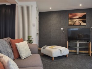 Living area - 2 bedroom accommodation in Carterton (Carterton)