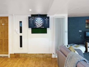 TV - 2 bedroom accommodation in Carterton (Carterton)