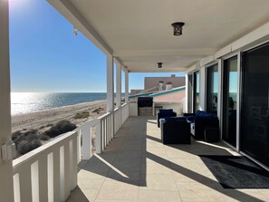 Terrace/patio - 5 Bed, 4 Bath Beach Front House at the best beach in Rocky Point, Playa Encanto. (Playa Encanto)