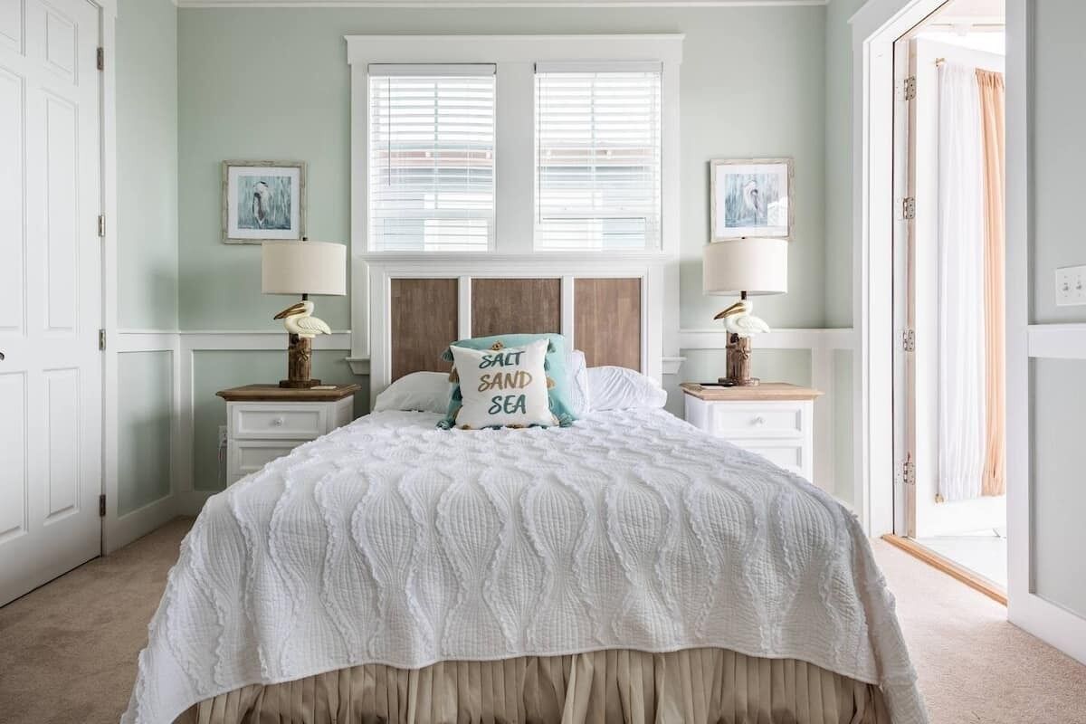 3 chambres, bureau, fer et planche à repasser, lit parapluie