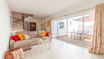 Smart TV, table tennis