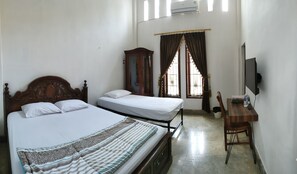 Bureau, espace de travail pour ordinateur portable, Wi-Fi gratuit