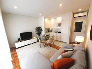 TV - Brittos Avenue Apartment (Vila Nova de Gaia)