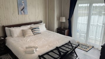 4 bedrooms, iron/ironing board, travel crib, WiFi (free)