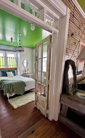 1 bedroom, WiFi, bed sheets - Cute & Artsy Condo 1mi from Crystal lake, & 7mi from Frankfort (Benzonia)