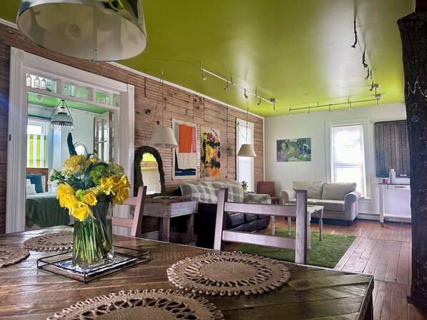 Interior - Cute & Artsy Condo 1mi from Crystal lake, & 7mi from Frankfort (Benzonia)