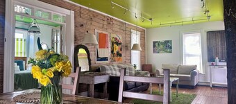 Cute & Artsy Condo 1mi from Crystal lake, & 7mi from Frankfort