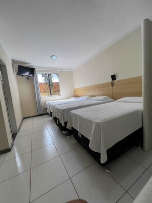 Bureau, espace de travail pour ordinateur portable, Wi-Fi gratuit