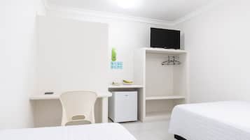 Escritorio, espacio para trabajar con laptop y wifi gratis