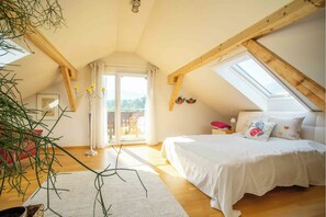 1 habitación, tabla de planchar con plancha, cuna de viaje y wifi 