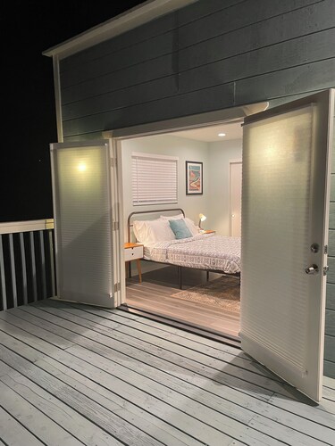 Remodeled Private 3BD, Hot Tub Woof Woof and Parking