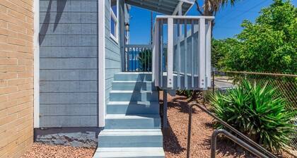 Remodeled Private 3BD, Hot Tub Woof Woof and Parking