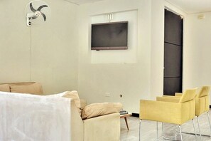 Family Chalet | Living area - Súper CASA FINCA Jaccuzi A.A Wifi TV (Ricaurte)