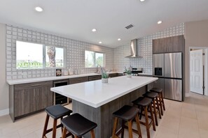 雪櫃、微波爐、焗爐、爐具