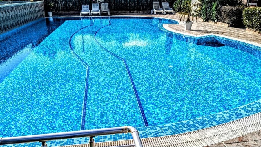 Homely Penthouse 1 Bedroom. Wrap Around Balcony. Can Sleep 5 to 6 With Addition Blow up Beds Provided