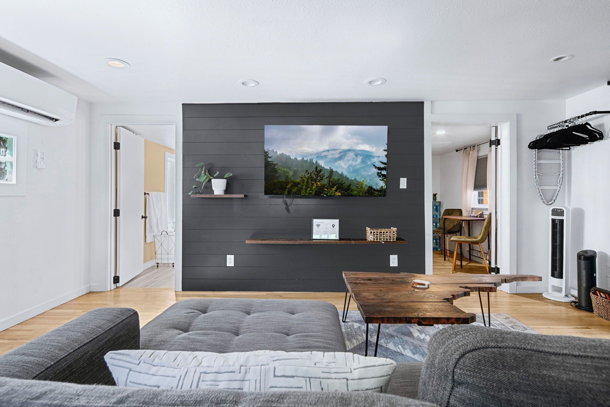 Smart TV, fireplace