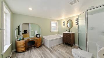 ジェットバス、ヘアドライヤー、タオル、石鹸