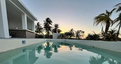 beachfront 3 bedroom house with terrace and pool in San Crisanto, Yucatán