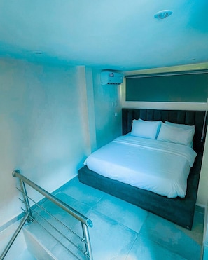 Romantic Penthouse, Balcony, Ocean View | 1 bedroom, in-room safe, individually decorated, soundproofing - 1 bedroom penthouse on the beach ikate  (Lekki)