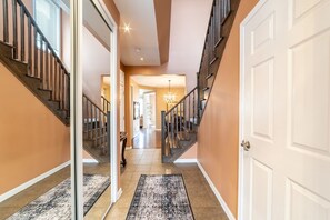 Interior - Beautiful 4 bed/3 Bath Home Away From Home (Milton)